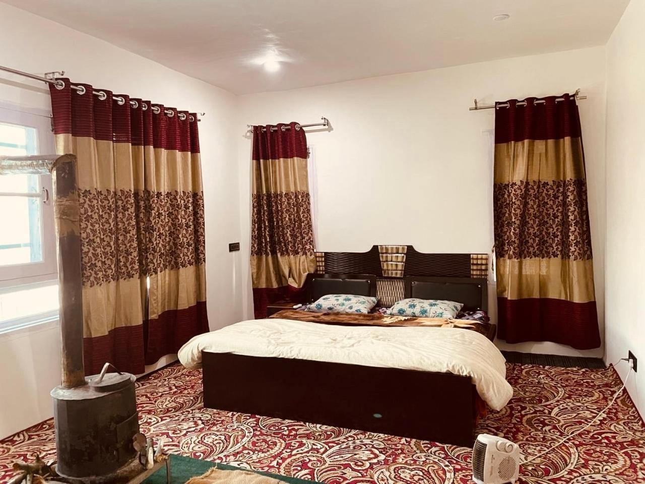 Sunset View Gulmarg Apartment Exterior photo