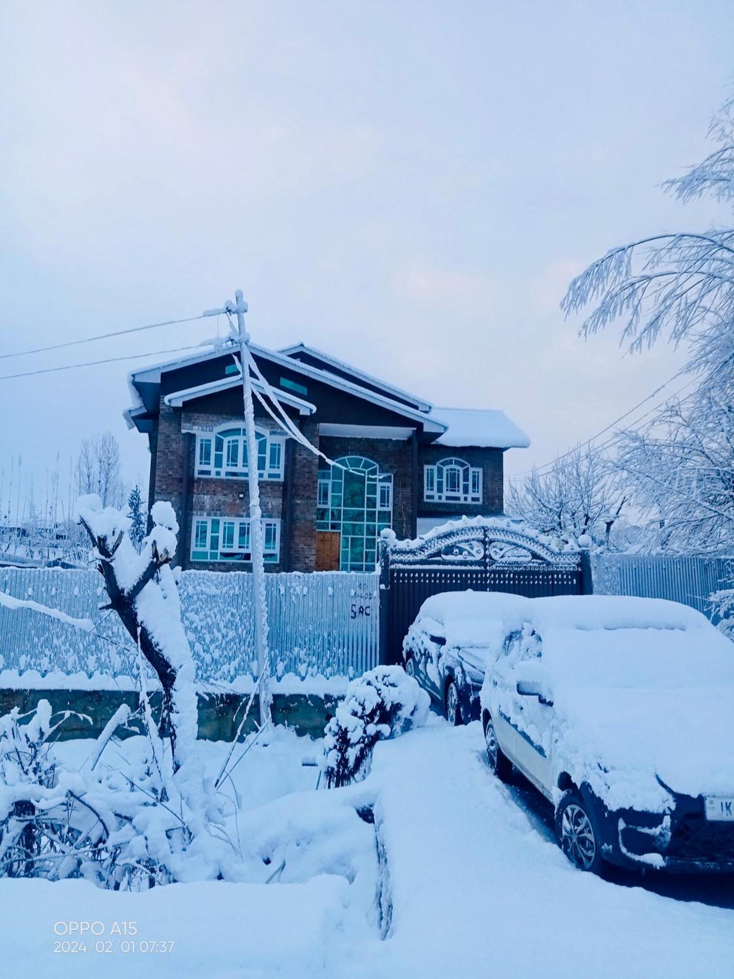 Sunset View Gulmarg Apartment Exterior photo