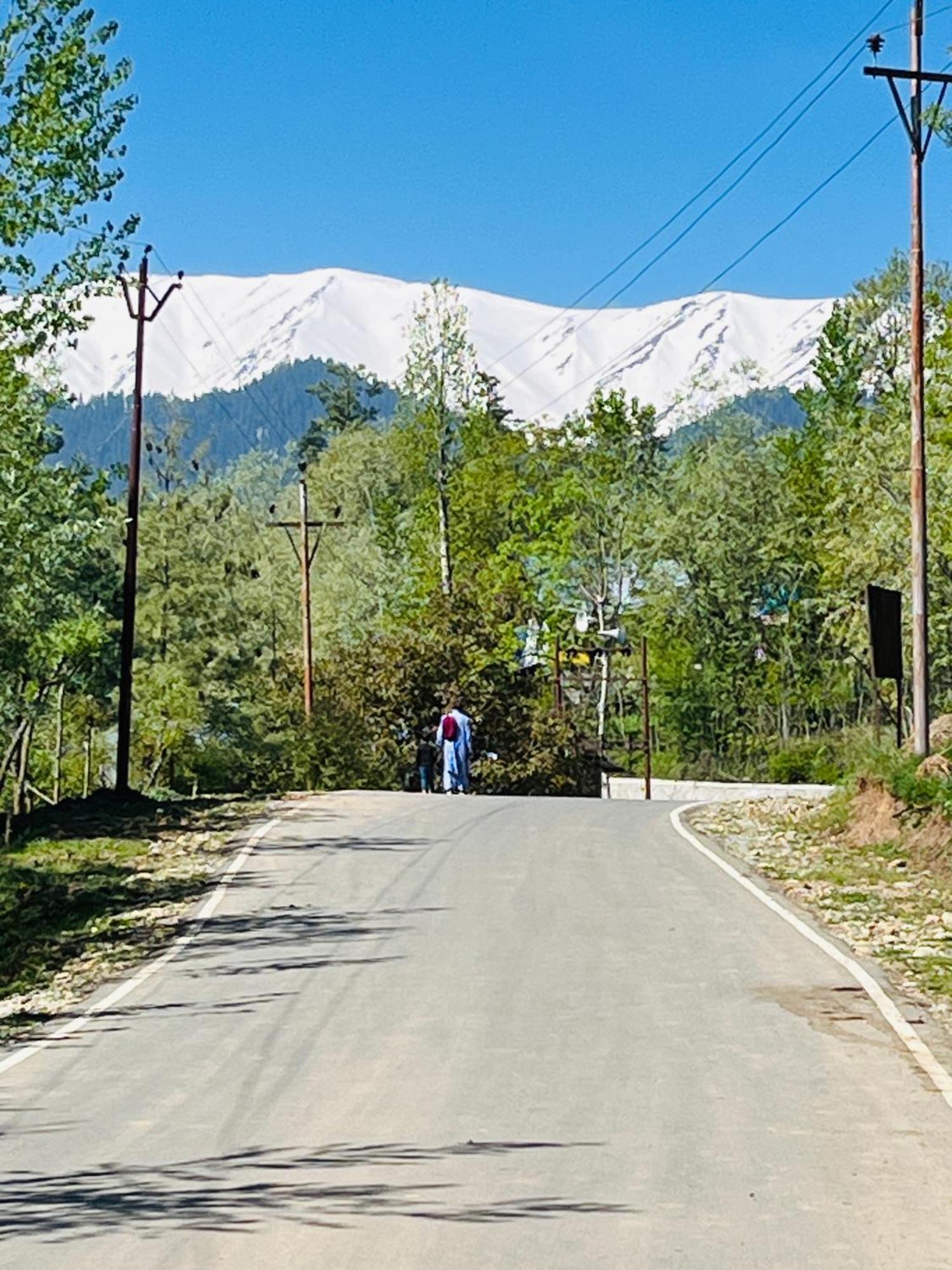 Sunset View Gulmarg Apartment Exterior photo